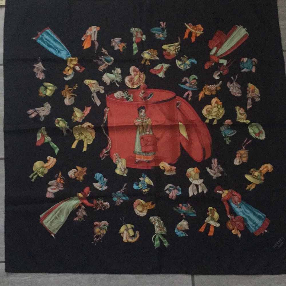 Beautiful hand rolled scarf PARIS MODISTE